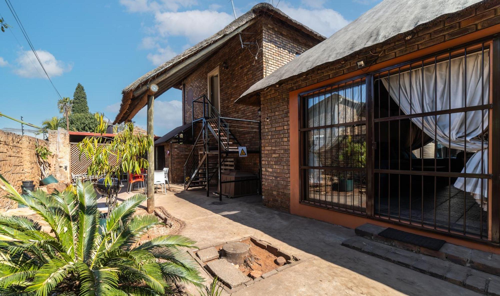 Thatch Haven Guesthouse Centurion Exteriér fotografie