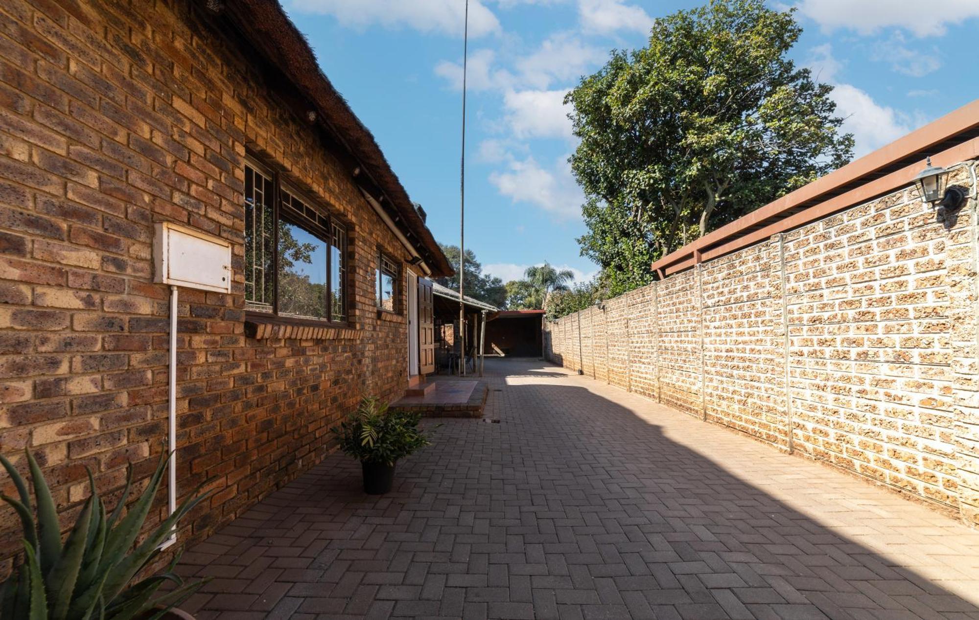 Thatch Haven Guesthouse Centurion Exteriér fotografie